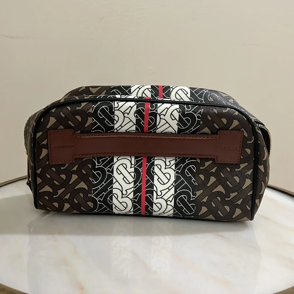 New Burberry Toiletry Bag (Unisex) - Picture 6 of 11